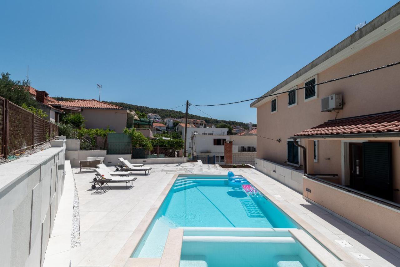 Villa Lavandula With Heated Swimming Pool Трогір Екстер'єр фото