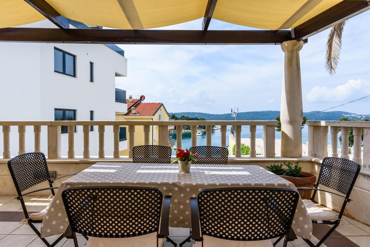 Villa Lavandula With Heated Swimming Pool Трогір Екстер'єр фото